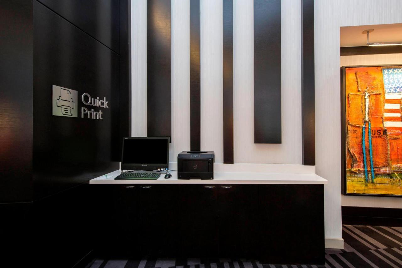 Courtyard By Marriott New York Manhattan/Central Park Exterior photo