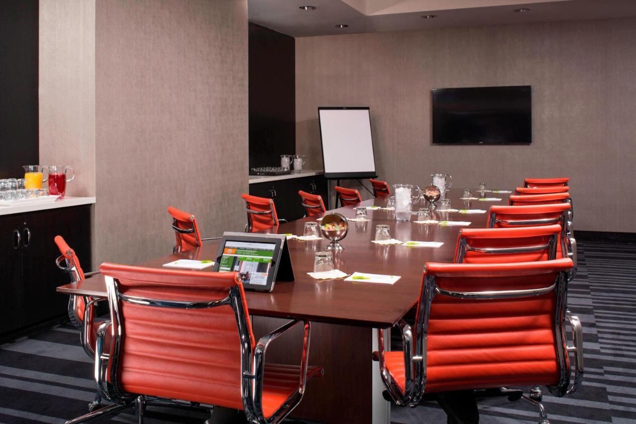 Courtyard By Marriott New York Manhattan/Central Park Exterior photo