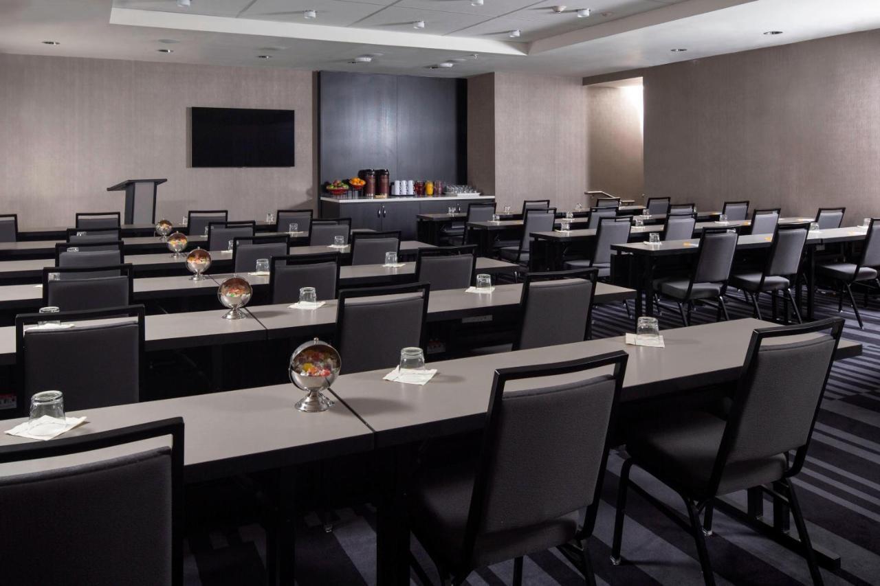 Courtyard By Marriott New York Manhattan/Central Park Exterior photo