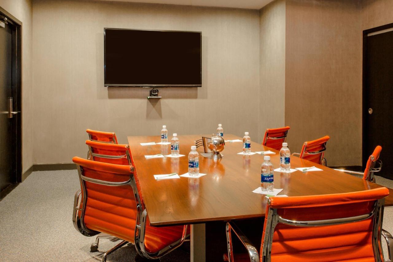 Courtyard By Marriott New York Manhattan/Central Park Exterior photo