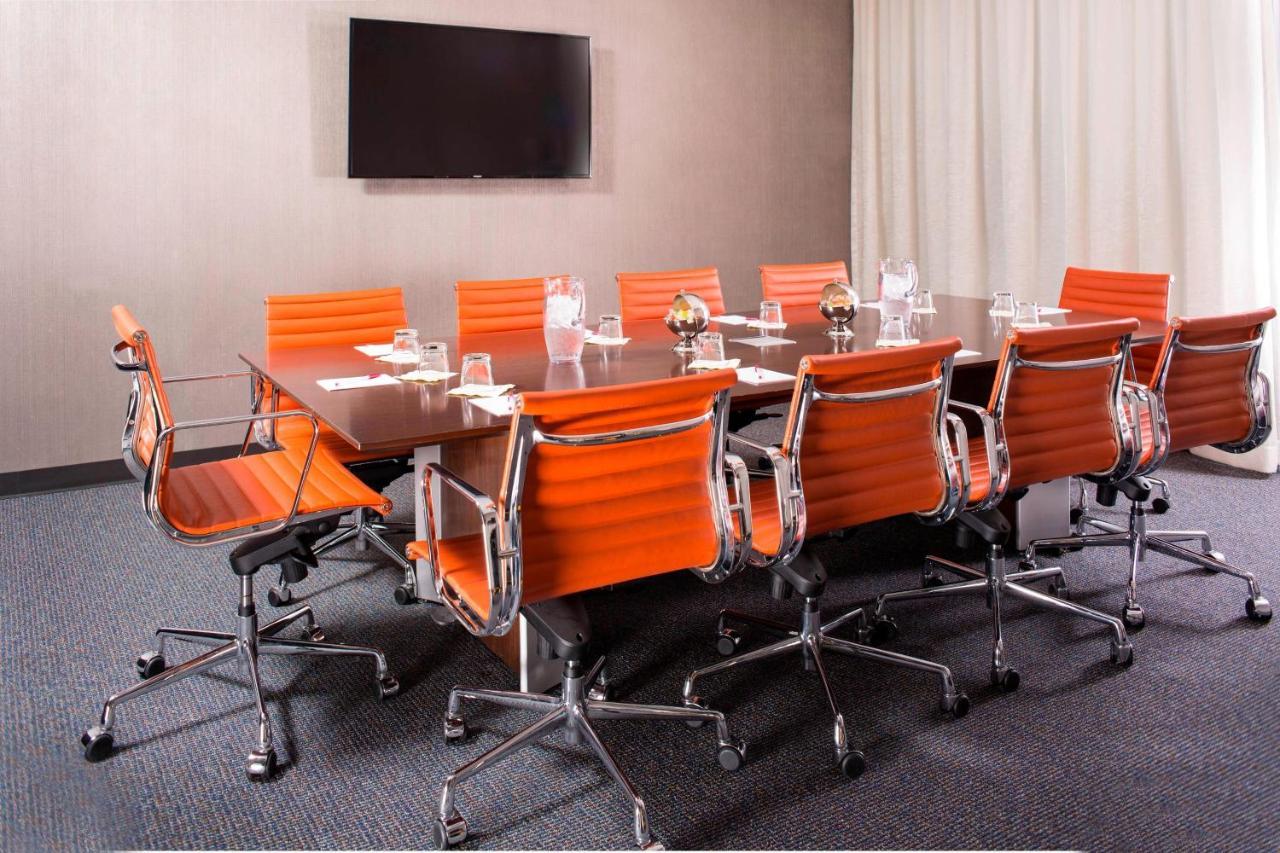 Courtyard By Marriott New York Manhattan/Central Park Exterior photo