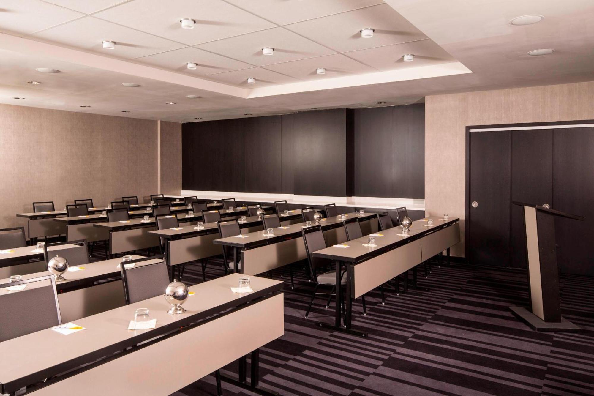 Courtyard By Marriott New York Manhattan/Central Park Exterior photo