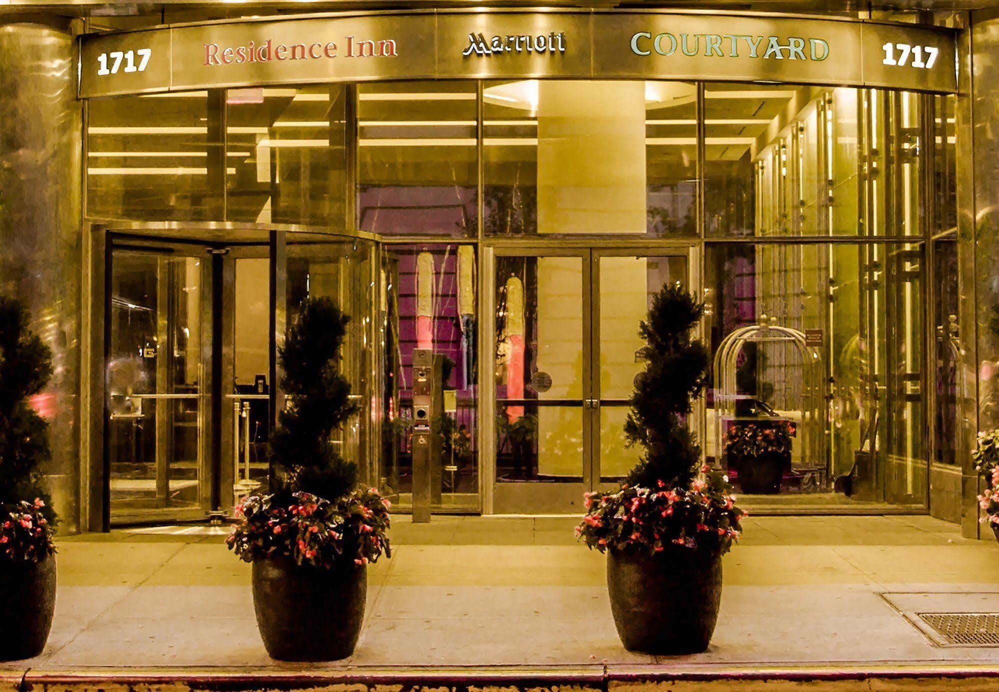 Courtyard By Marriott New York Manhattan/Central Park Exterior photo